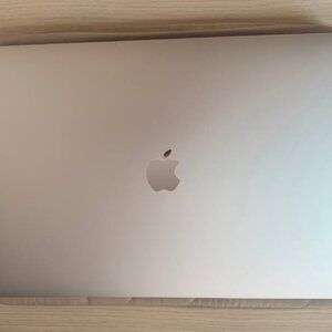 MacBook Pro 15” (2018) - i7, 16GB RAM